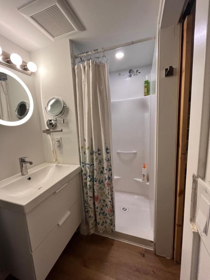 Neat, Compact, Private In A Lovely Neighbourhood Gasthof *